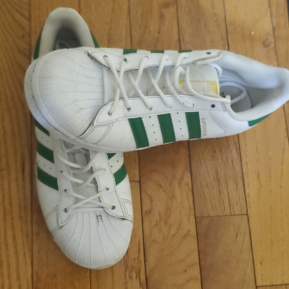 Sneakers - Picture 2 of 4